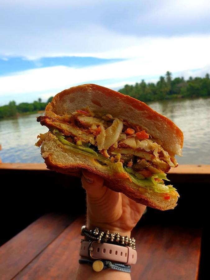 Hotel The Hideaway Kampot Esterno foto