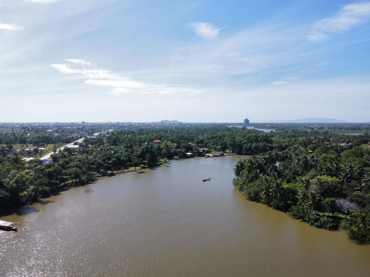 Hotel The Hideaway Kampot Esterno foto